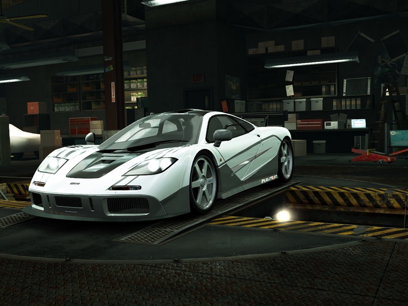 my mclaren f1 white, silver and black